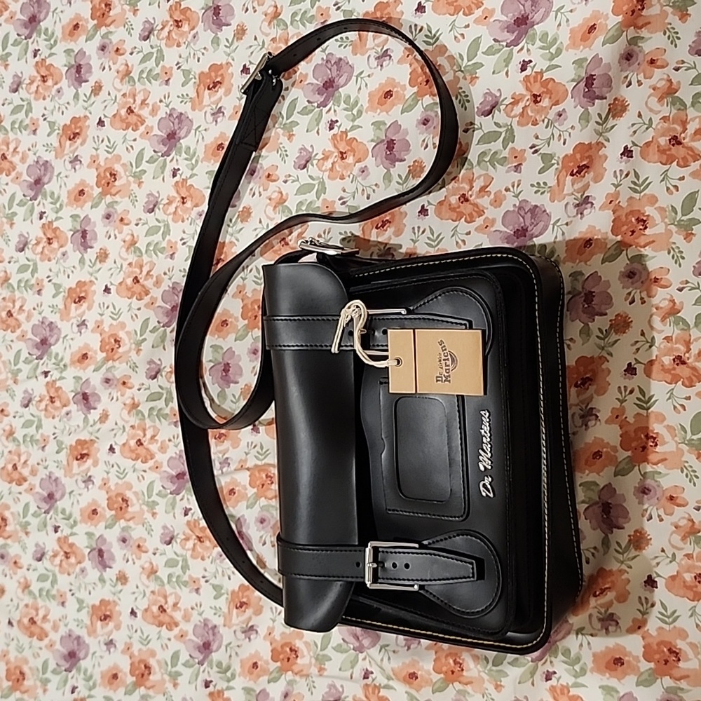 Dr. Martens NWT 11" Sachel Black Kiev